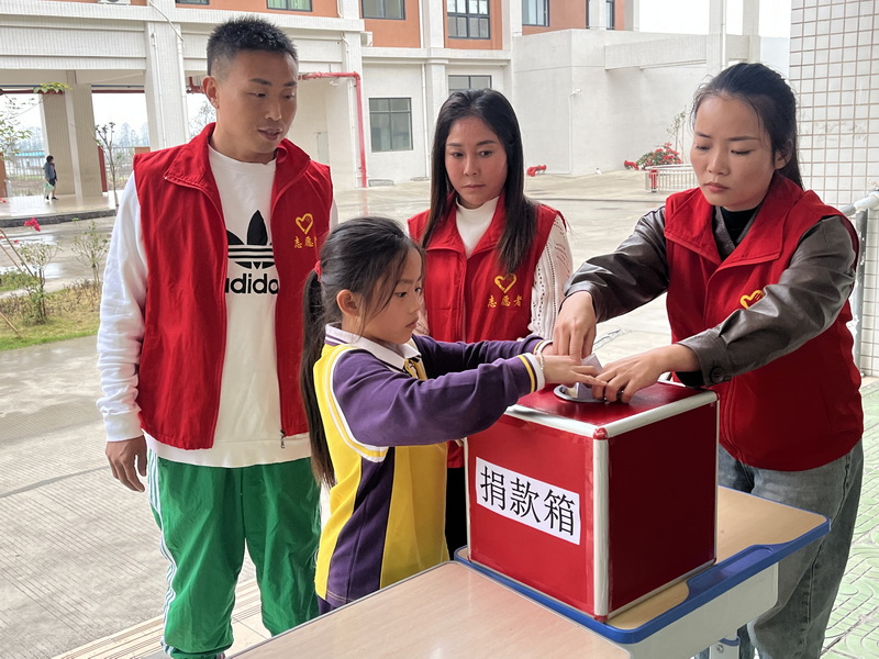 以實際行動踐行雷鋒精神——2024學年第二學期新青小學學雷鋒主題活動 (2)_調(diào)整大小.jpg